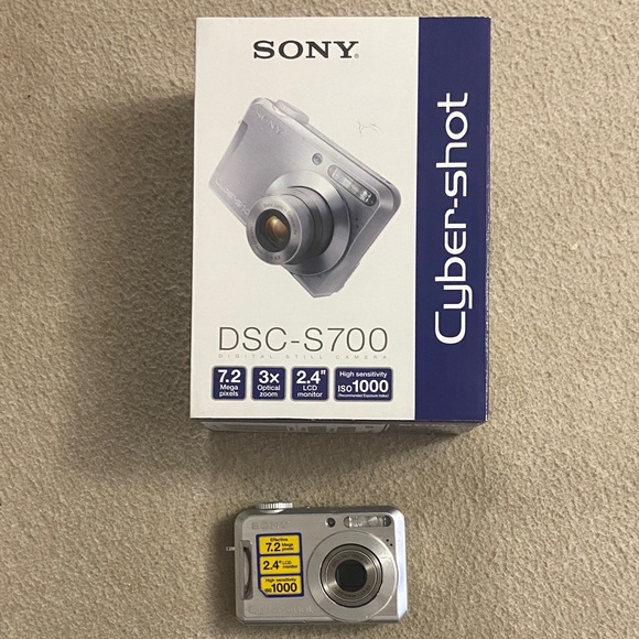 Sony Other - Sony Cyber-shot DSC-S700 7.2MP Digital Camera w/ Box, Charger & Case